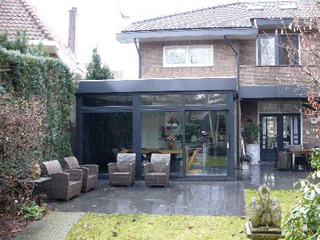 Serre aanbouw